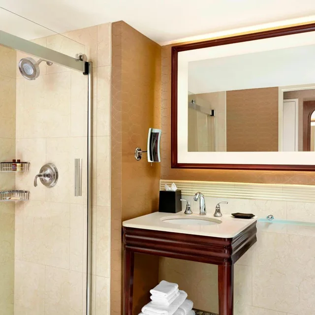 غرفة بسرير كوين، SHERATON CENTRE TORONTO 7/14