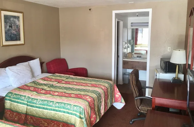 غرفة بسريرين كوين للمدخنين، Days Inn by Wyndham Victorville, CA 2/3
