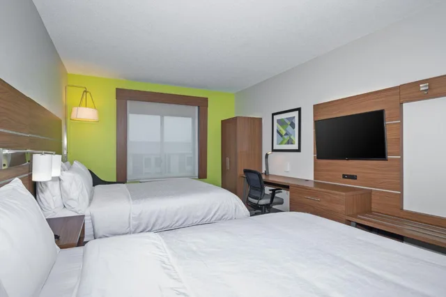غرفة بسريرين مزدوجين لذوي الإعاقة، Holiday Inn Express Hotel & Suites Woodbridge 3/10