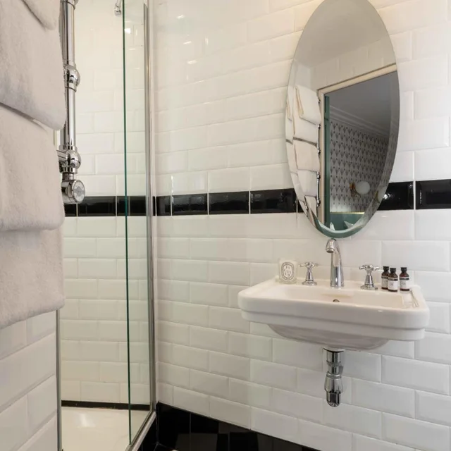 غرفة ثلاثية، Hotel Lena 4/5