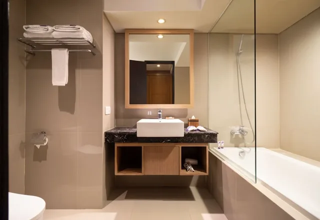غرفة ديلوكس بسريرين منفصلين بحوض استحمام، Fox Hotel Jimbaran Beach Bali 8/10