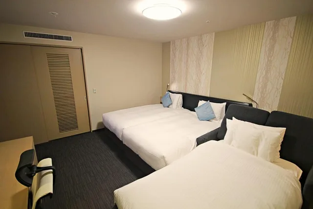 غرفة بريميير بسريرين منفصلين مع سرير إضافي للمدخنين، Richmond Hotel Premier Musashikosugi 2/3