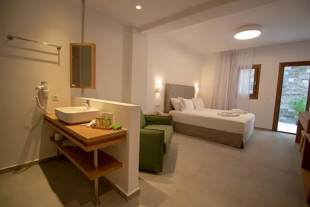 Superior, Suite, King Bed, Outdoor Pool, Sofa، Natura Luxury Boutique Hotel Skopelos 1/1