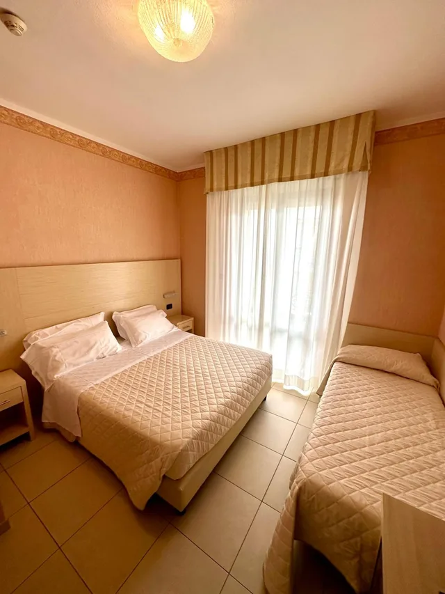 Standard, Triple, Side Sea View، Metropole 4/4
