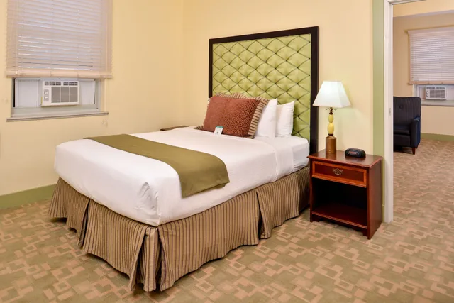 جناح بسرير كوين، Murray Hotel 2/6