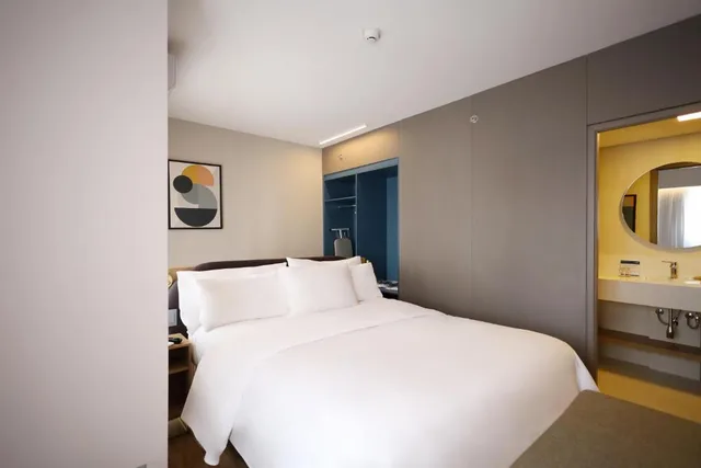 جناح بزنس بسرير كوين، Clarion Hotel Faria Lima 1/2