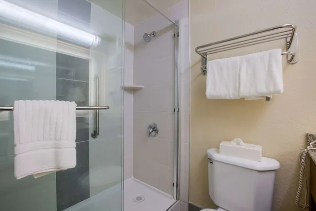 غرفة بسرير كينج، Quality Inn Near Princeton 3/3