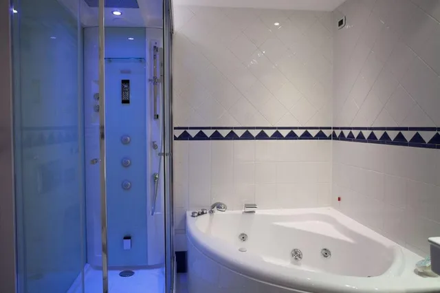 Suite, 2 Balconies, Hot Tub، Park Hotel Ai Pini 2/2
