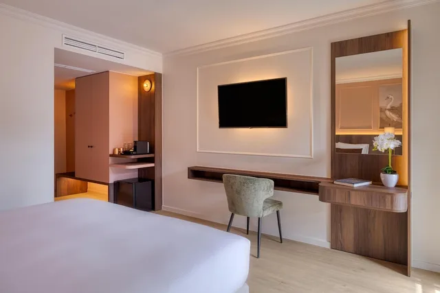 غرفة ديلوكس بسرير مزدوج، Golden Tulip de Medici 6/10