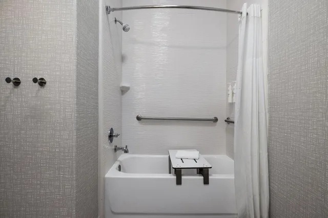 غرفة لذوي الإعاقة، Hampton Inn Suites Galveston 3/3