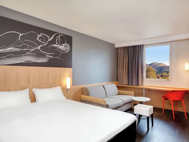Standard, Double Bed, Sofa, Ibis Clermont Ferrand Nord Riom 2/7