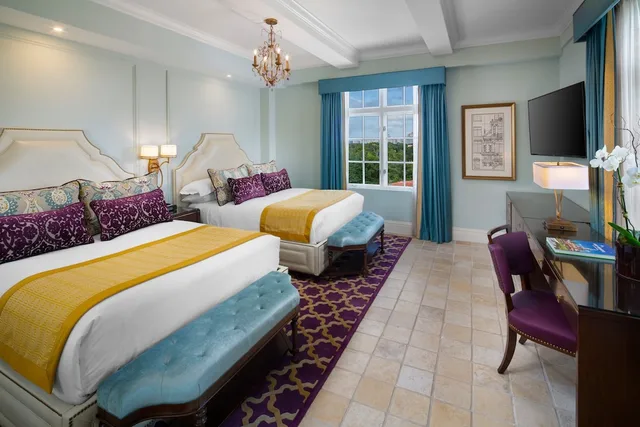 جناح بسريرين كوين، Biltmore Hotel 2/6
