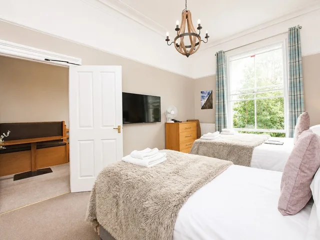 غرفة جونيور بسرير كينج وسريرين منفصلين، Hedley House Hotel 6/9