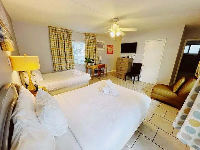 استوديو سوبيريور بسريرين كوين بمطبخ، Great Escape Inn 1/10