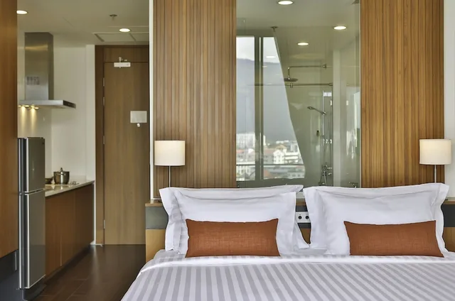 غرفة ديلوكس بسرير مزدوج بإطلالة على الجبل بحوض استحمام، Eastin Tan Hotel Chiang Mai 2/4