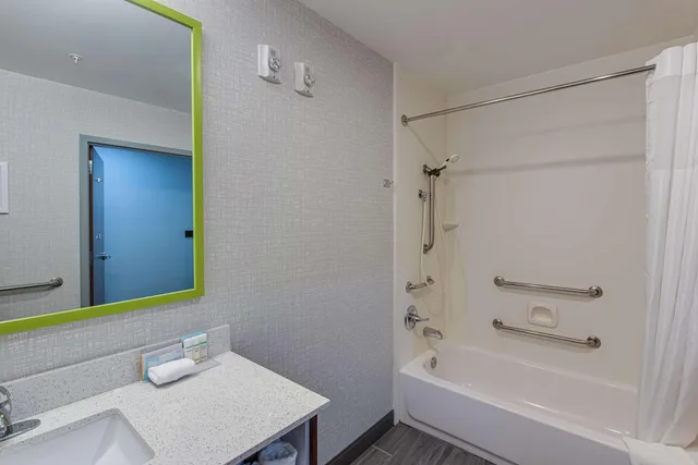 غرفة بسريرين كوين بحوض استحمام لذوي الإعاقة، Hampton Inn Oak Grove Fort Campbell 2/2