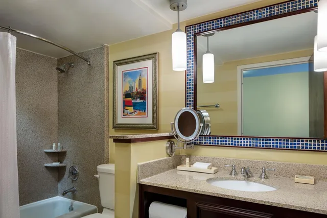 Room, 2 Queen Beds, River View, Renaissance Mobile Riverview Plaza Hotel 3/7