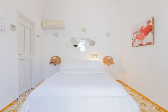 Basic, Queen Bed, Suite Villa Carolina 2/4