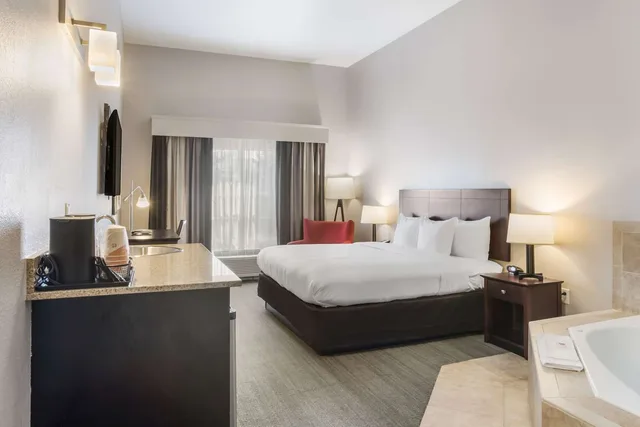 غرفة بسرير كينج، Comfort Inn & Suites Fairburn - Atlanta Southwest 3/4