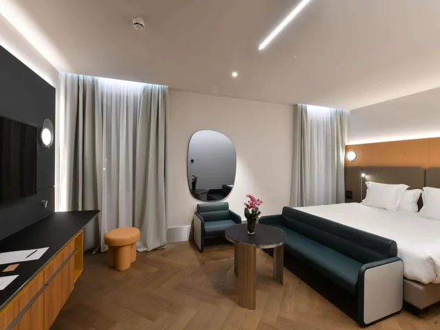 Deluxe, King Bed, Palazzo Tirso Cagliari Mgallery 2/3
