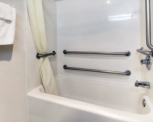 غرفة بسرير كينج، Econo Lodge Inn & Suites Diamondhead 5/5
