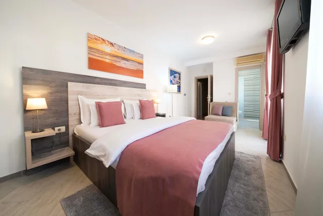 غرفة قياسية بسرير مزدوج أو سريرين منفصلين مع سرير إضافي، BOUTIQUE HOTEL MOMENTUM by Aycon 10/10
