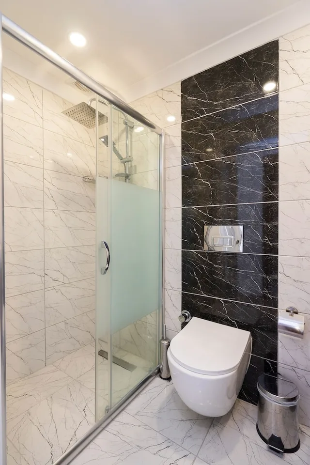 غرفة قياسية بسريرين منفصلين وسرير كوين، Castillo Rojo Hotel Istanbul 9/10