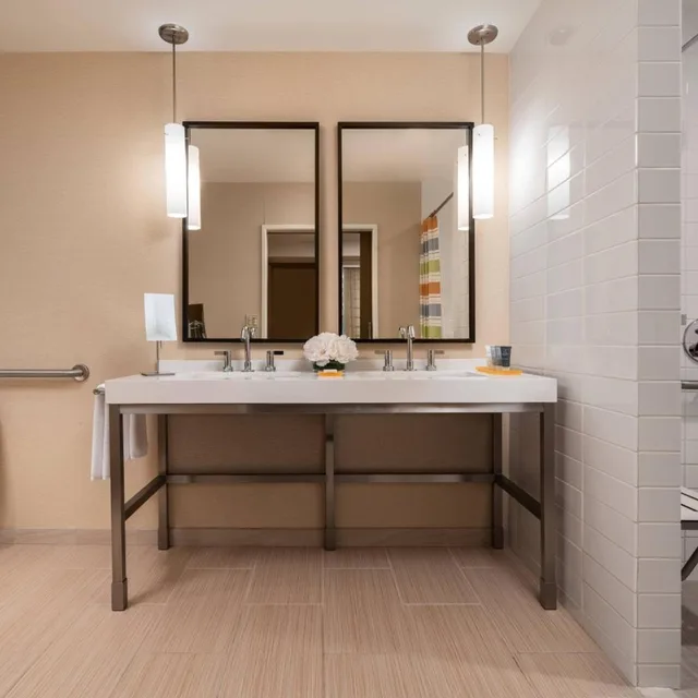 Junior Suite, King Bed, Jw Marriott Los Angeles L A Live 3/3