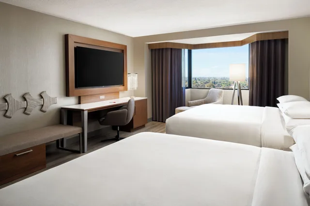 غرفة بسريرين كينج مع دخول الصالة في طابق مرتفع، SACRAMENTO MARRIOTT RANCHO CORDOVA 2/4