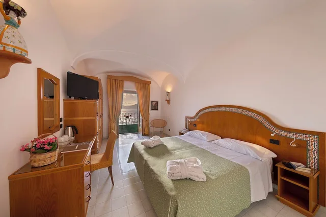 غرفة كلاسيكية بسريرين منفصلين بإطلالة على البحر بشرفة، Hotel Tramonto d'Oro 5/7