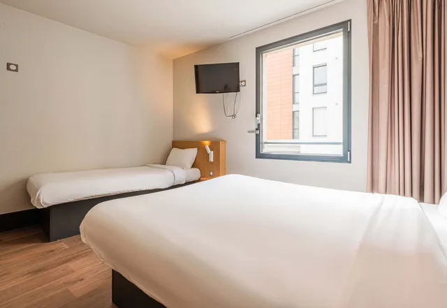 غرفة قياسية ثلاثية، B&B Hotel Mulhouse Centre 1/3