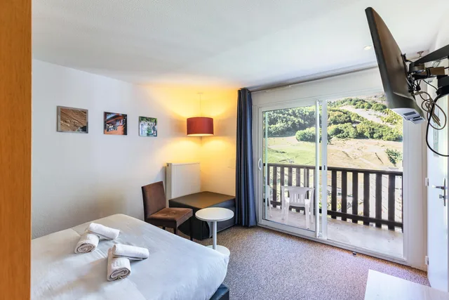 Classic room 2A and 1E Balcony 2ad 1kid، Belambra Club Gourette Lou Sarri - Winter & Summer 1/5
