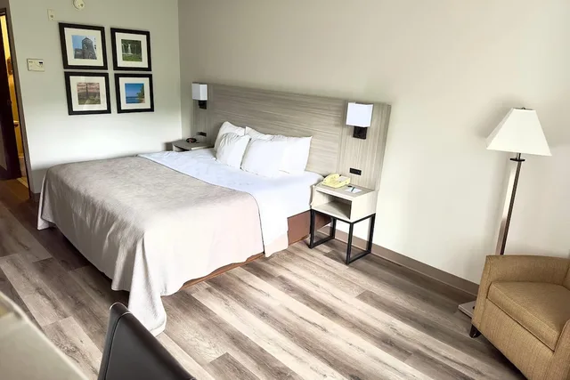 غرفة قياسية بسرير كينج، Quality Inn East Liverpool - Calcutta 9/10
