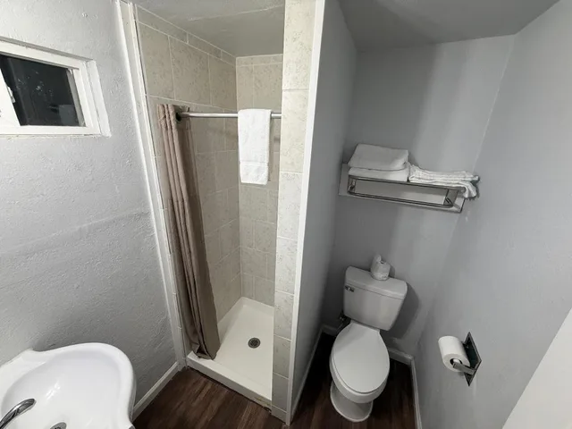 Suite, 2 Double Beds, Kitchenette, Budget Inn Bend by OYO 5/6