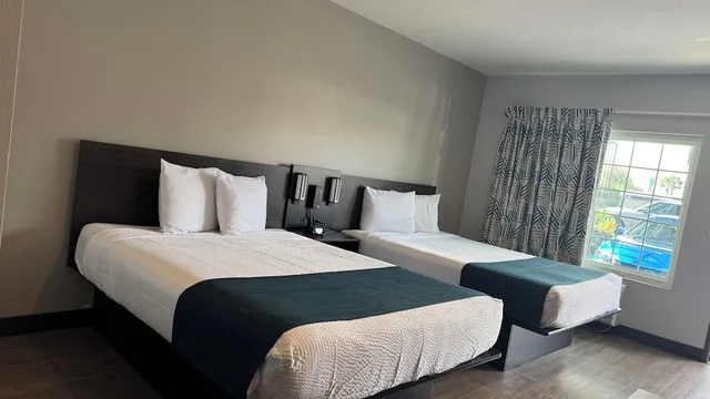 غرفة قياسية بسرير كينج، Studio6 Corona, CA-West 1/6