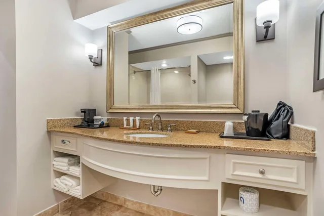 جناح داخلي بسرير كينج مع أريكة، Country Inn Suites By Radisson Metairie New Orleans La 3/4