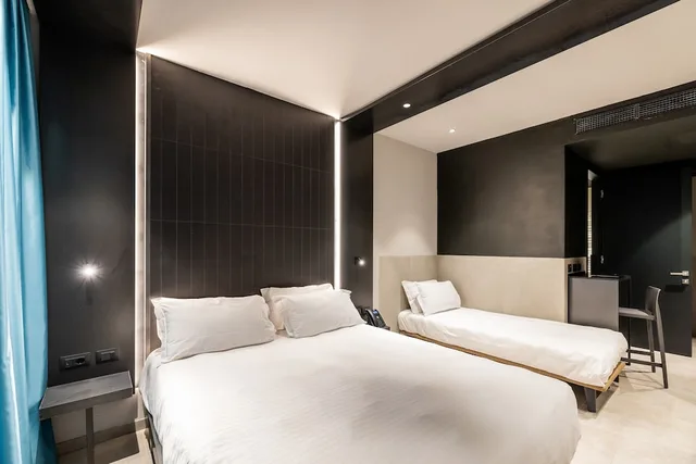 غرفة ثلاثية بسرير مزدوج مع أريكة، Smart Hotel Milano Central Station 1/9