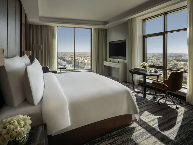 غرفة ديلوكس بسرير كينج، فندق وريزيدنس موفنبيك الرياض(Movenpick Hotel & Residences Riyadh) 2/5
