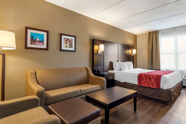 Suite, King Bed, Sofa, Accessible, Comfort Inn & Suites Near Six Flags GA 6/10