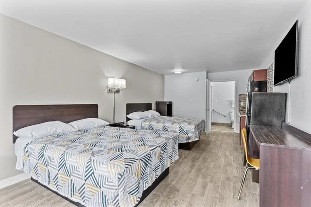 غرفة قياسية بسريرين كوين بمطبخ، Studio6 Wilmington, NC 2/10