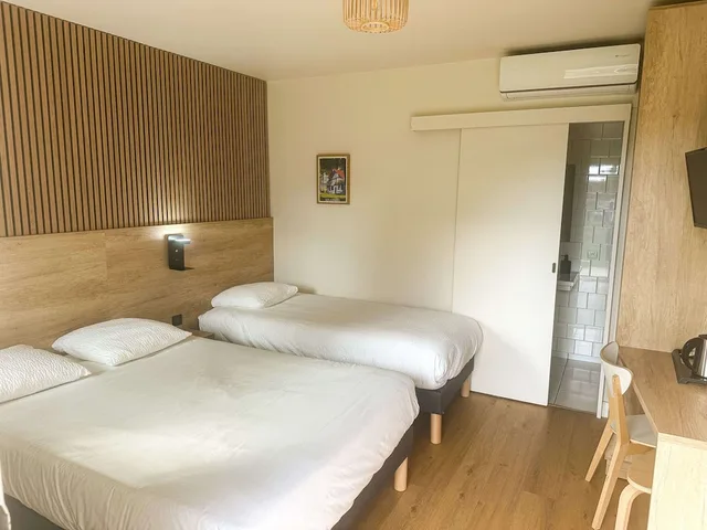 غرفة قياسية بسرير مزدوج وسرير فردي في الطابق الأرضي، Sure Hotel by Best Western Mont-de-Marsan 3/10