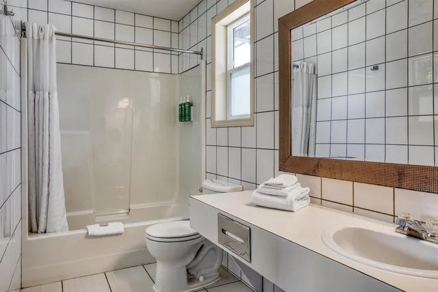 غرفة بسرير كينج وسرير كوين، Stoke Hotel Surestay Collection By Best Western 12/13