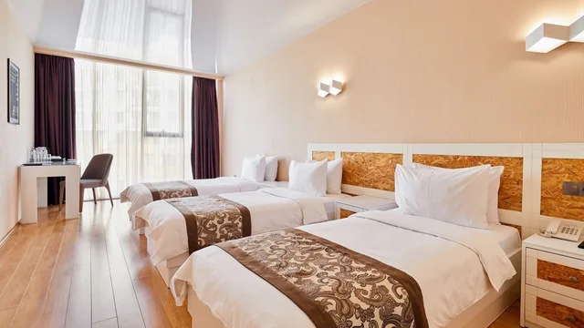 Room, Triple, Iveria Inn Tbilisi 2/10