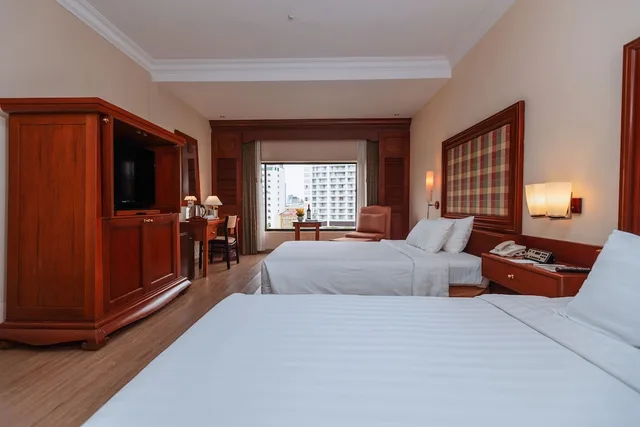 غرفة ديلوكس بسرير كينج بإطلالة على المدينة، Cambodiana Hotel 5/10
