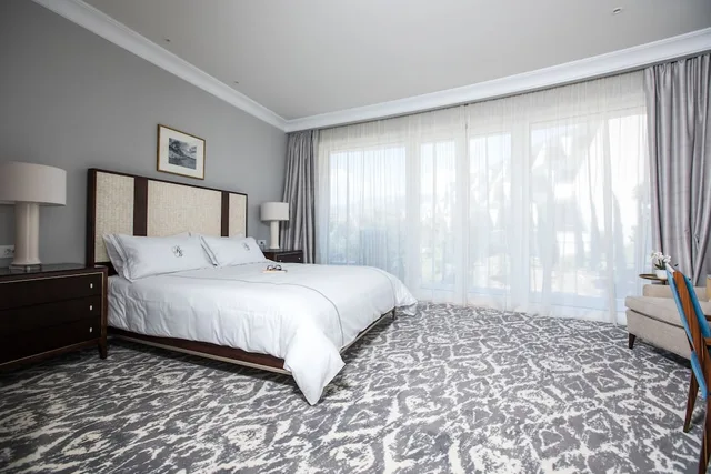 غرفة ديلوكس بسريرين كوين بشرفة، Royal Blue Hotel 5/8