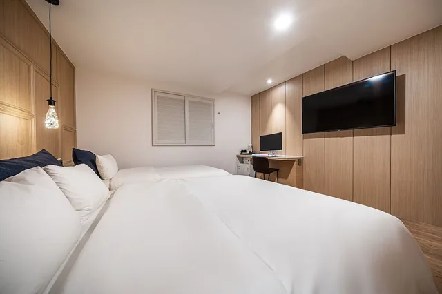 غرفة بريميوم بسرير مزدوج وسرير فردي، Stay Month Hotel 1/6