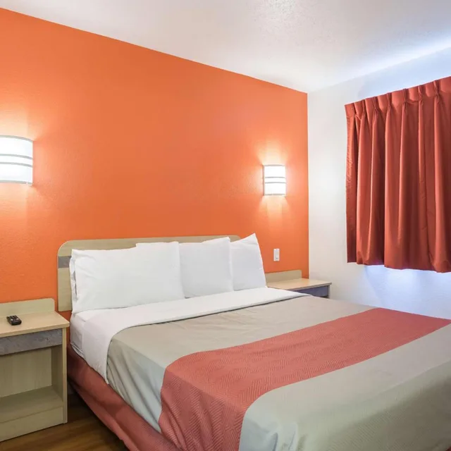 غرفة بسرير كينج، Motel6 Dale, IN 4/10