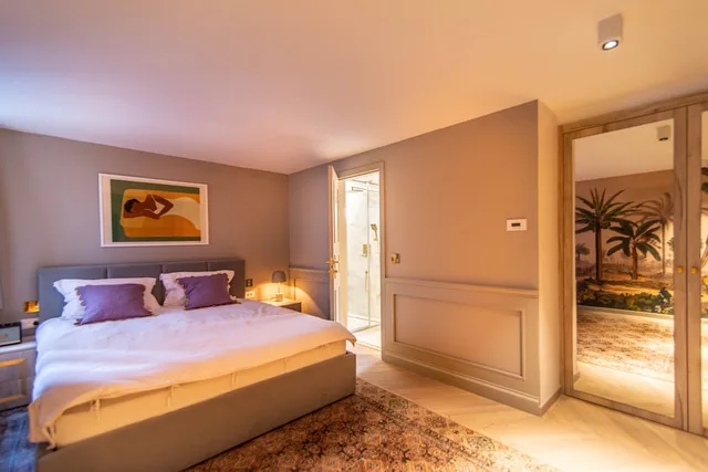 Deluxe, Double Bed, Sofa, Exterior Entrance، The Melegran 1/8