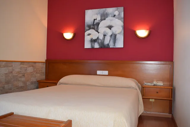غرفة بسرير مزدوج بإطلالة على البحر بشرفة، Hotel VIDA Playa Paxarinas 2/5