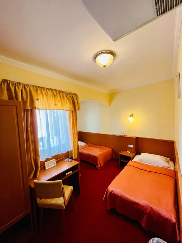 غرفة عائلية بشرفة، Hotel Korona Eger 1/6